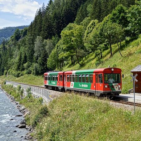 Burg Finstergruen Ramingstein Bagian luar foto