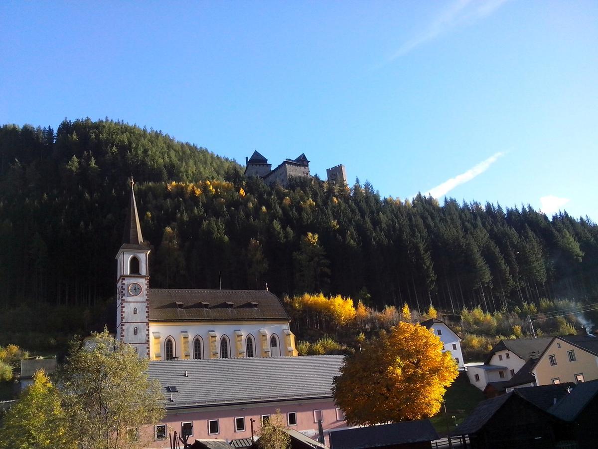 Burg Finstergruen Ramingstein Bagian luar foto